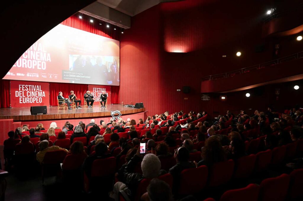 Festival del Cinema Europeo di Lecce, sala rossa del Multisala Massimo con il pubblico