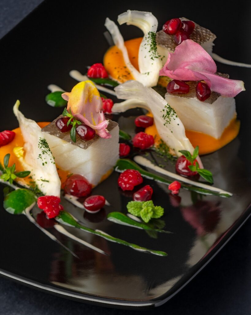 Food photography: piatto colorato con fiori eduli