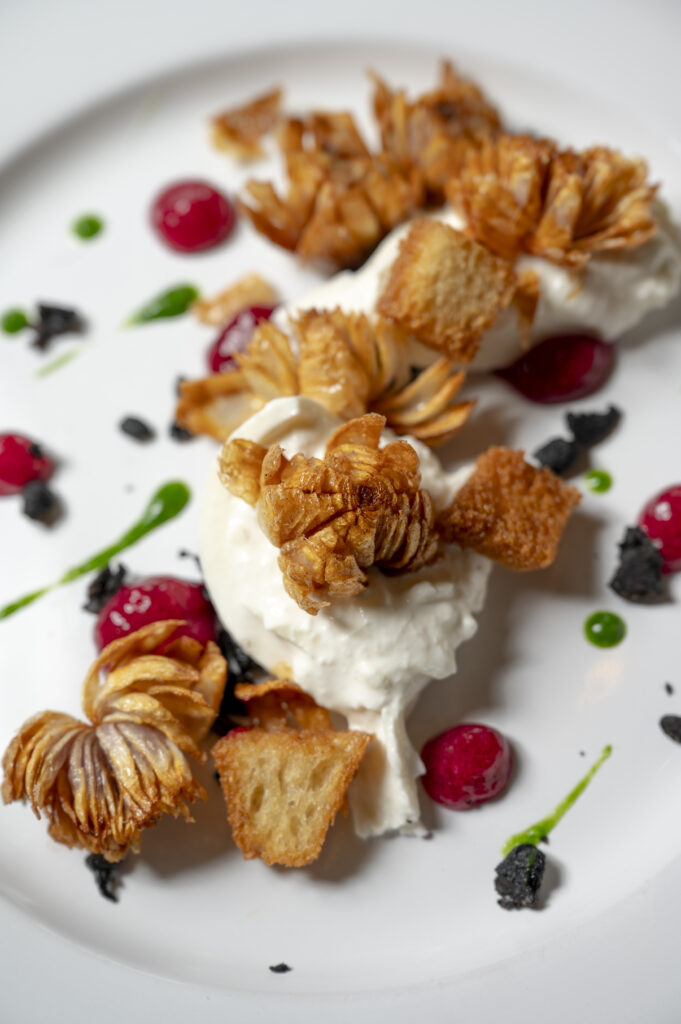 Masseria Rauccio, dolce con sfoglia e frutti rossi