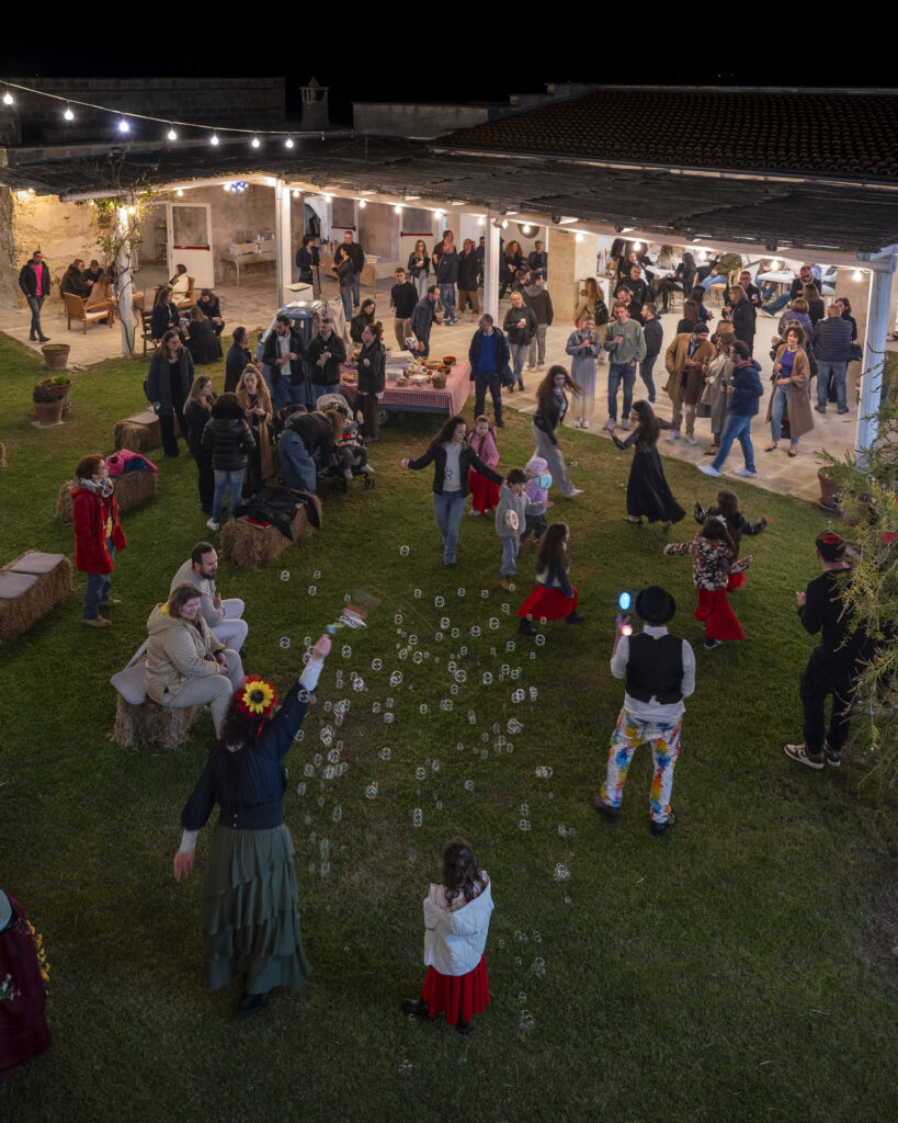 Masseria Rauccio, danze di pizzica nel cortile durante la Sagra te lu Rauccio