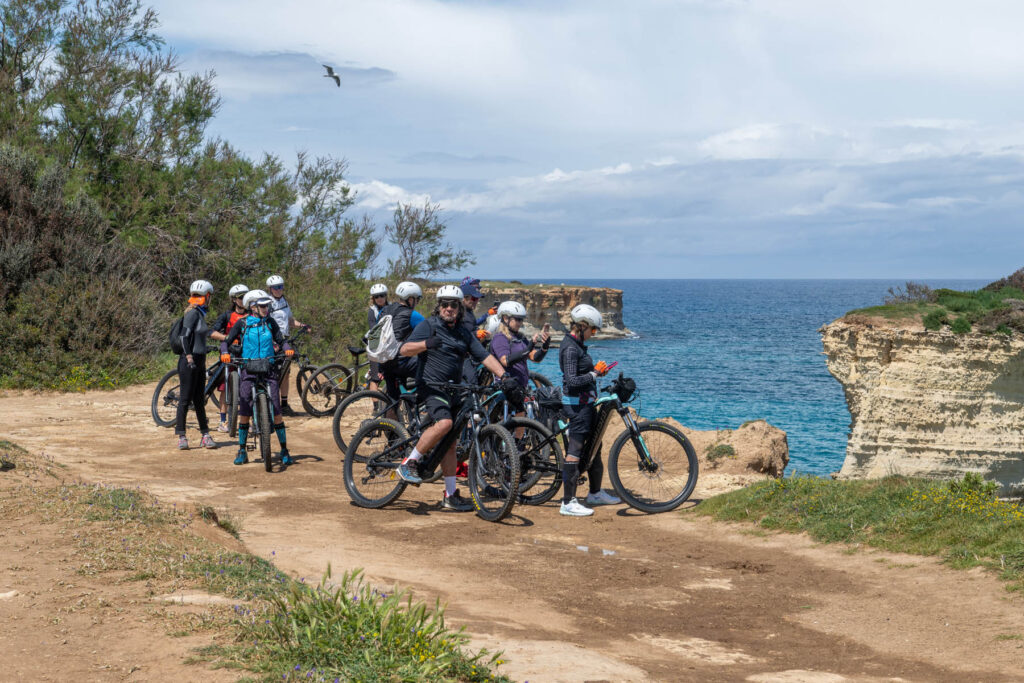 Apulia Outdoor, gruppo in bici sulla costa adriatica