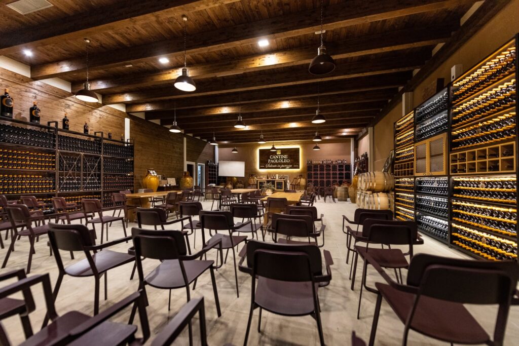 Cantine Paololeo, la bottaia della cantina